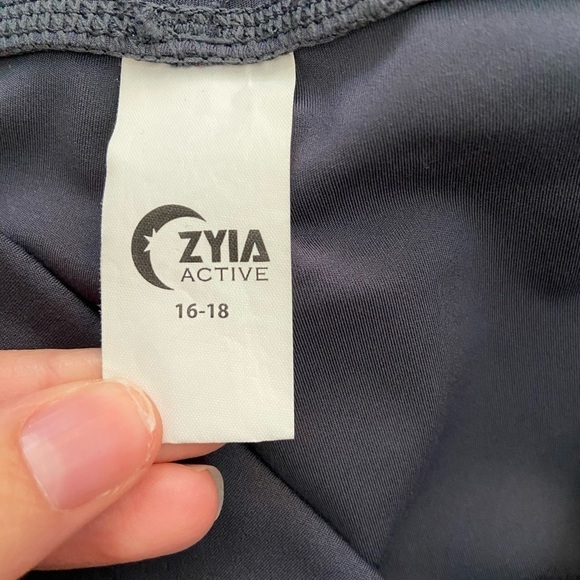 ZYIA ACTIVE • Women’s Storm Parallel Luxe Hi Rise 7/8 Legging Grey/Neon Yellow - Picture 8 of 9